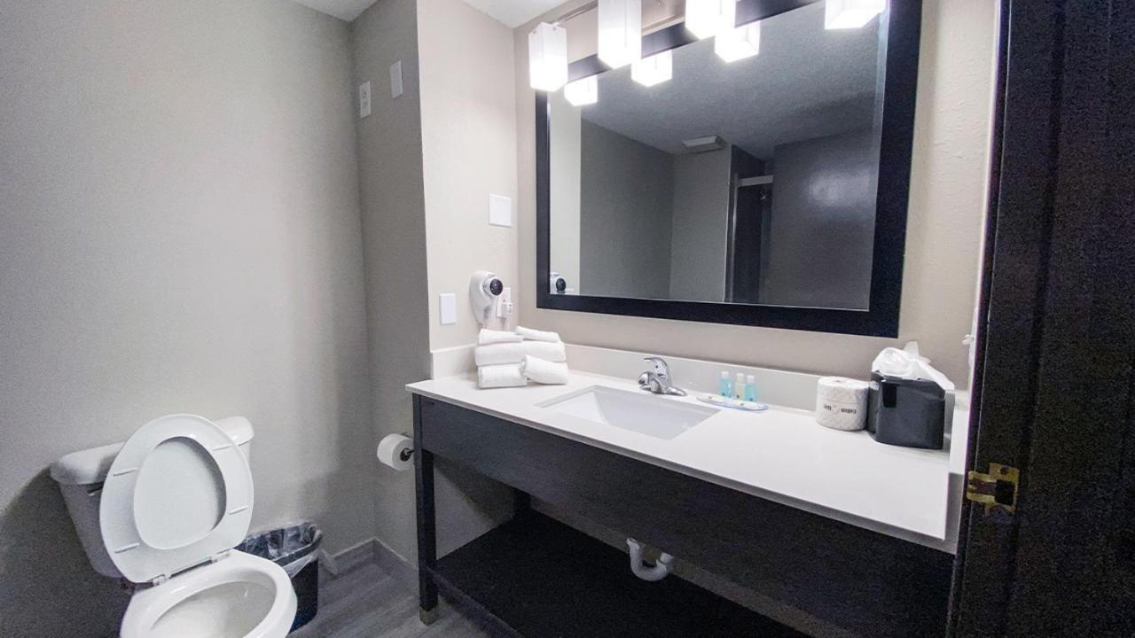 Quality Inn Roseville-Detroit North Exterior foto